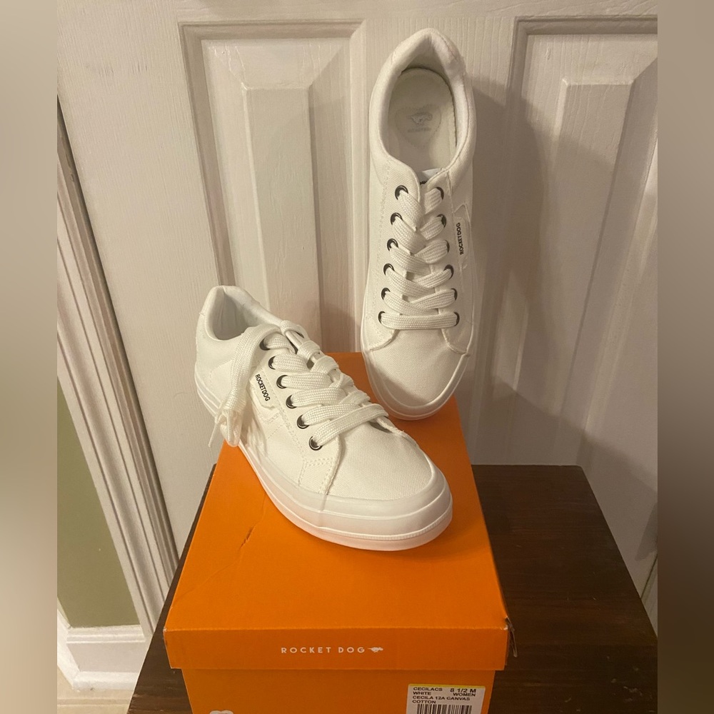 Rocket Dog Cecila White Canvas Sneaker Women Size 8.5
